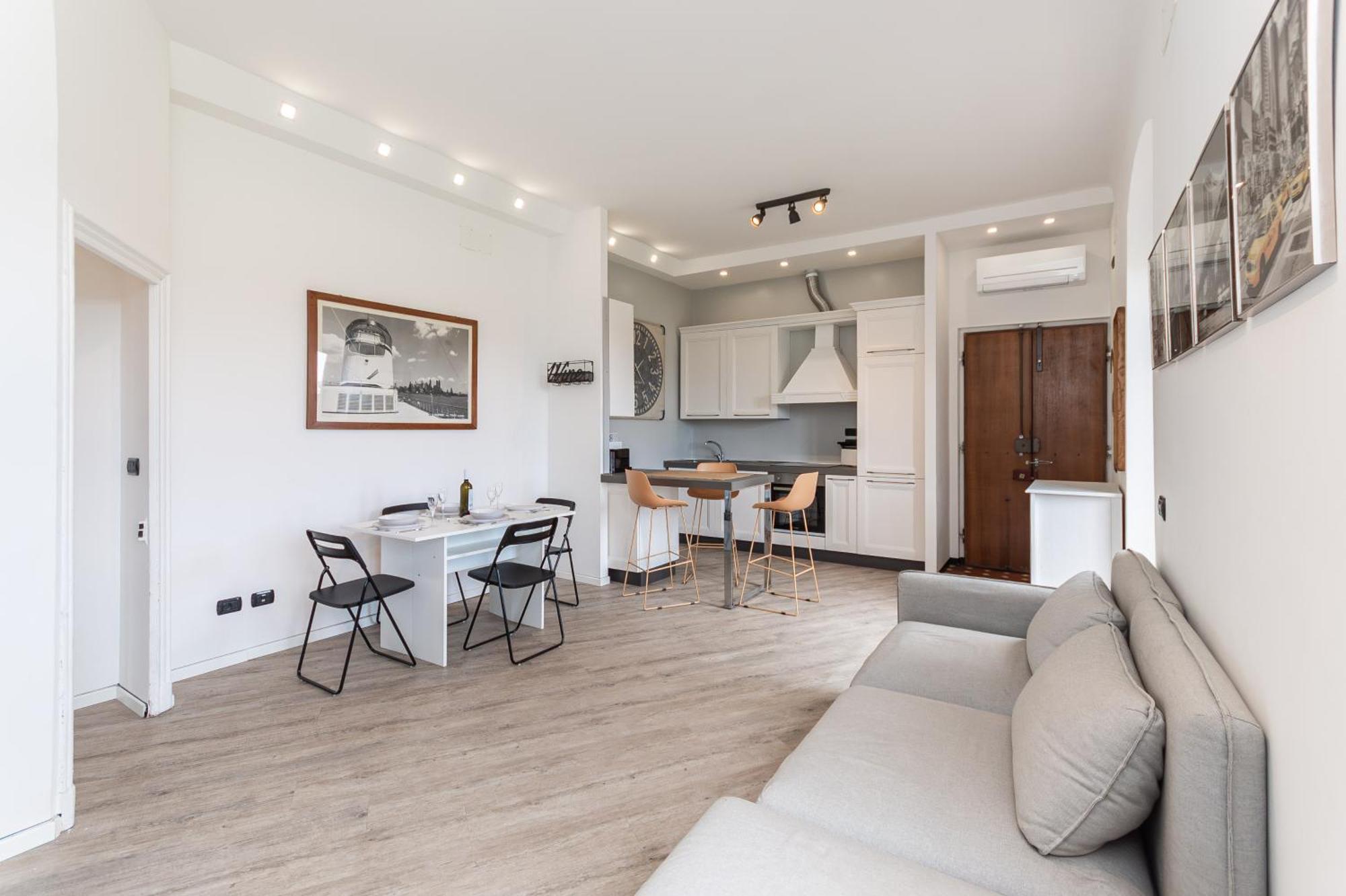 Spacious 3-Bedroom Apartment - 10 Min To City Center & 5 Min To Gaslini Hospital Genoa Exterior photo