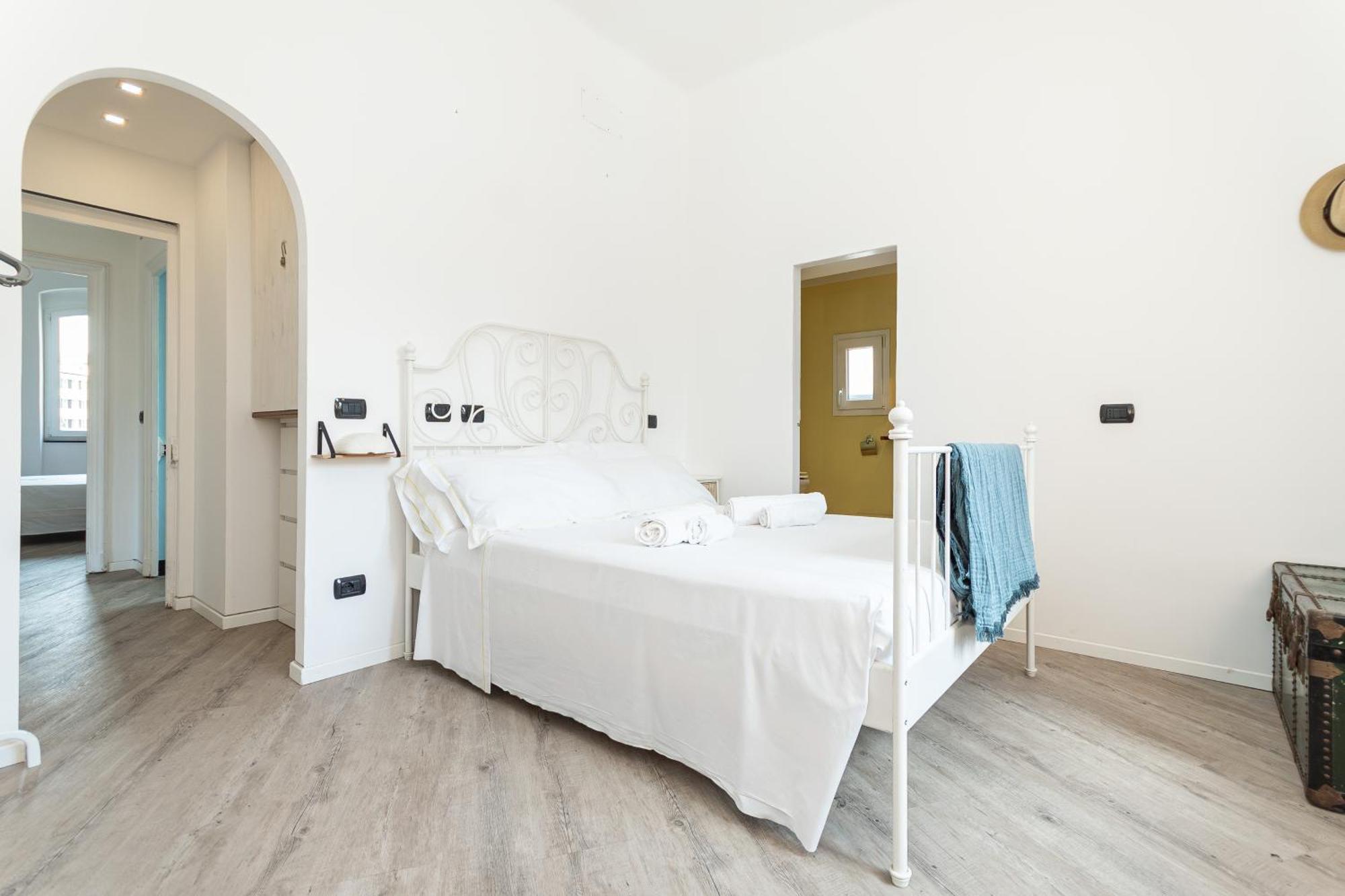 Spacious 3-Bedroom Apartment - 10 Min To City Center & 5 Min To Gaslini Hospital Genoa Exterior photo